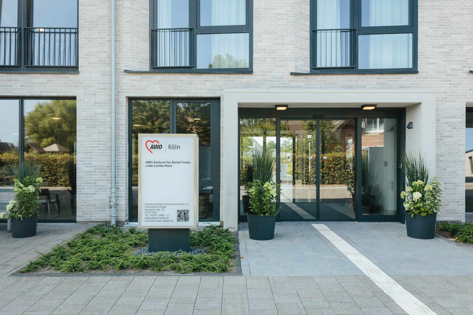 Eingang des Lotte-Lemke-Hauses